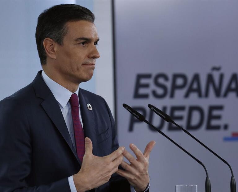 Sánchez afirma que habrá 13.000 puntos para vacunar a todos los que lo pidan en el primer semestre de 2021