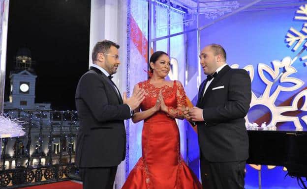 Jorge Javier Vázquez, Isabel Pantoja y Kiko Rivera en las campanadas de 2011.