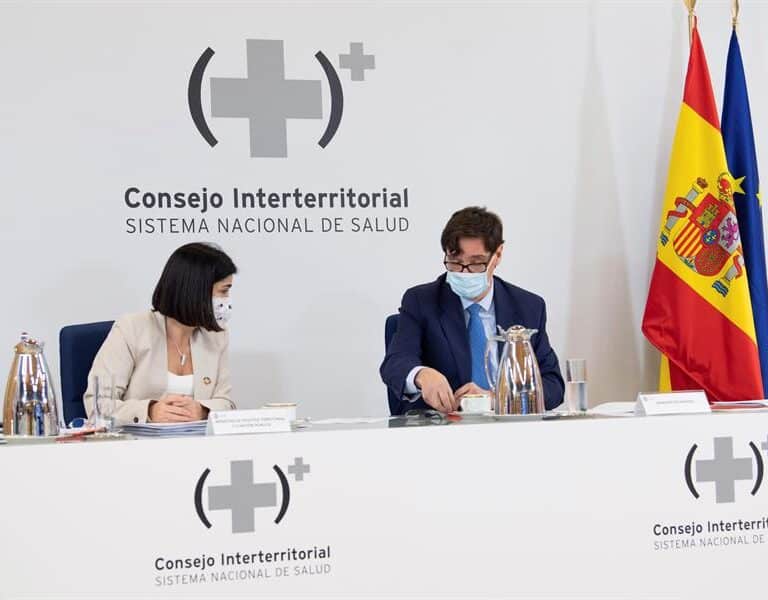 Illa descarta el confinamiento domiciliario y pide a las CCAA esperar "dos o tres semanas"