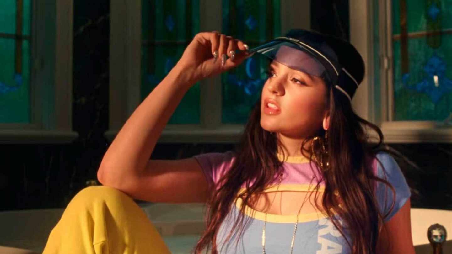 Rosalía en el videoclip de 'Yo x ti tu x mi', una de las canciones ganadoras de la noche.
