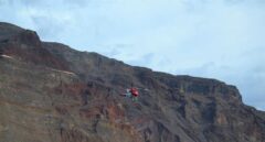 Un muerto y 27 heridos al caer un autobús por un barranco en San Sebastián de La Gomera