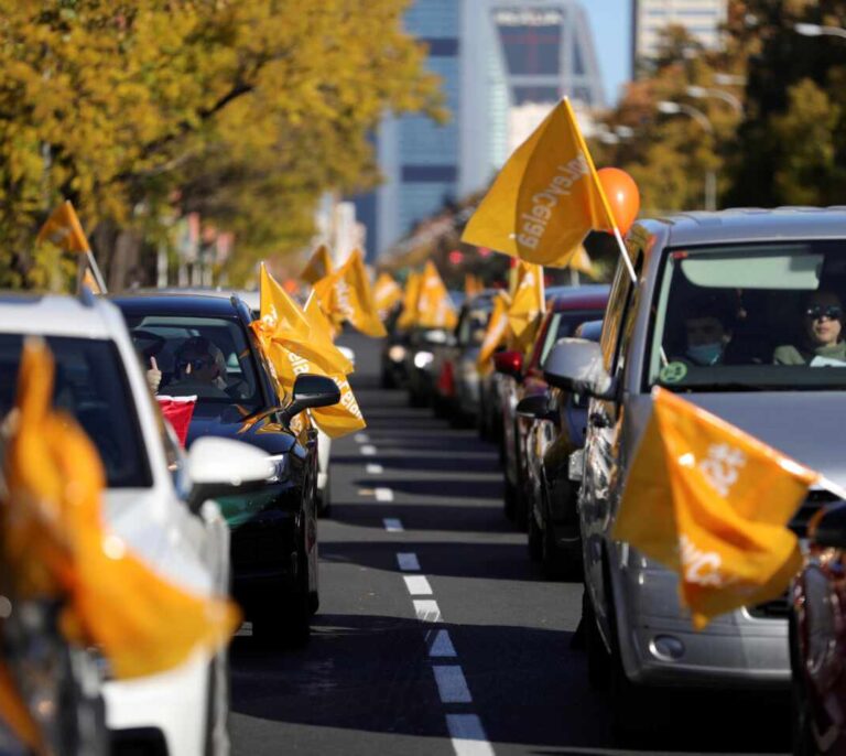 Caravana contra la Ley Celaá: "Por el derecho a elegir la educación que queremos"