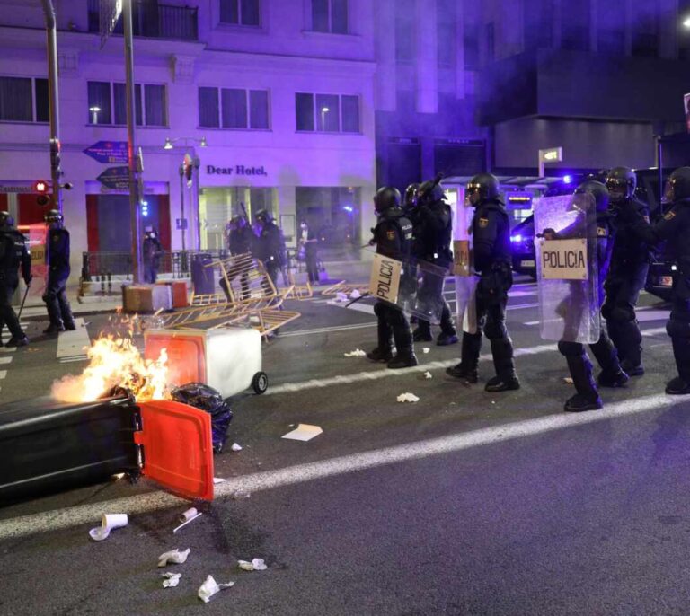 Más de 30 detenidos y 12 heridos tras una noche violenta en Madrid