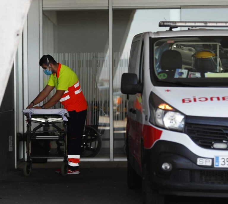 Dos chicas de 13 y 19 años, graves en la UCI por coronavirus