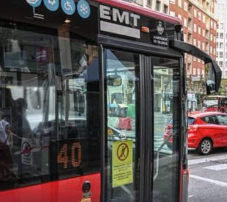 Muere un hombre atropellado por un autobús de la EMT en Valencia