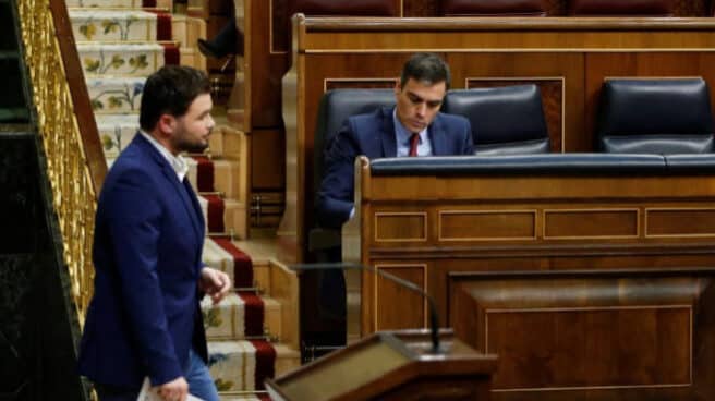 Los independentistas quieren que se imponga la producción en catalán a plataformas como Netflix Pedro Sánchez y Gabriel Rufián en el Congreso