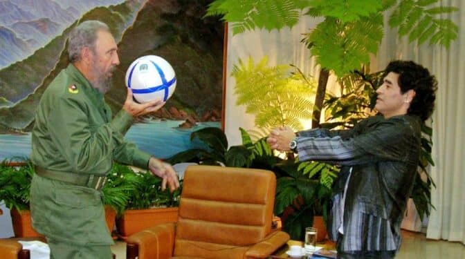 Las relaciones del peronista Maradona con el poder: Fidel, Hugo Chávez y Maduro