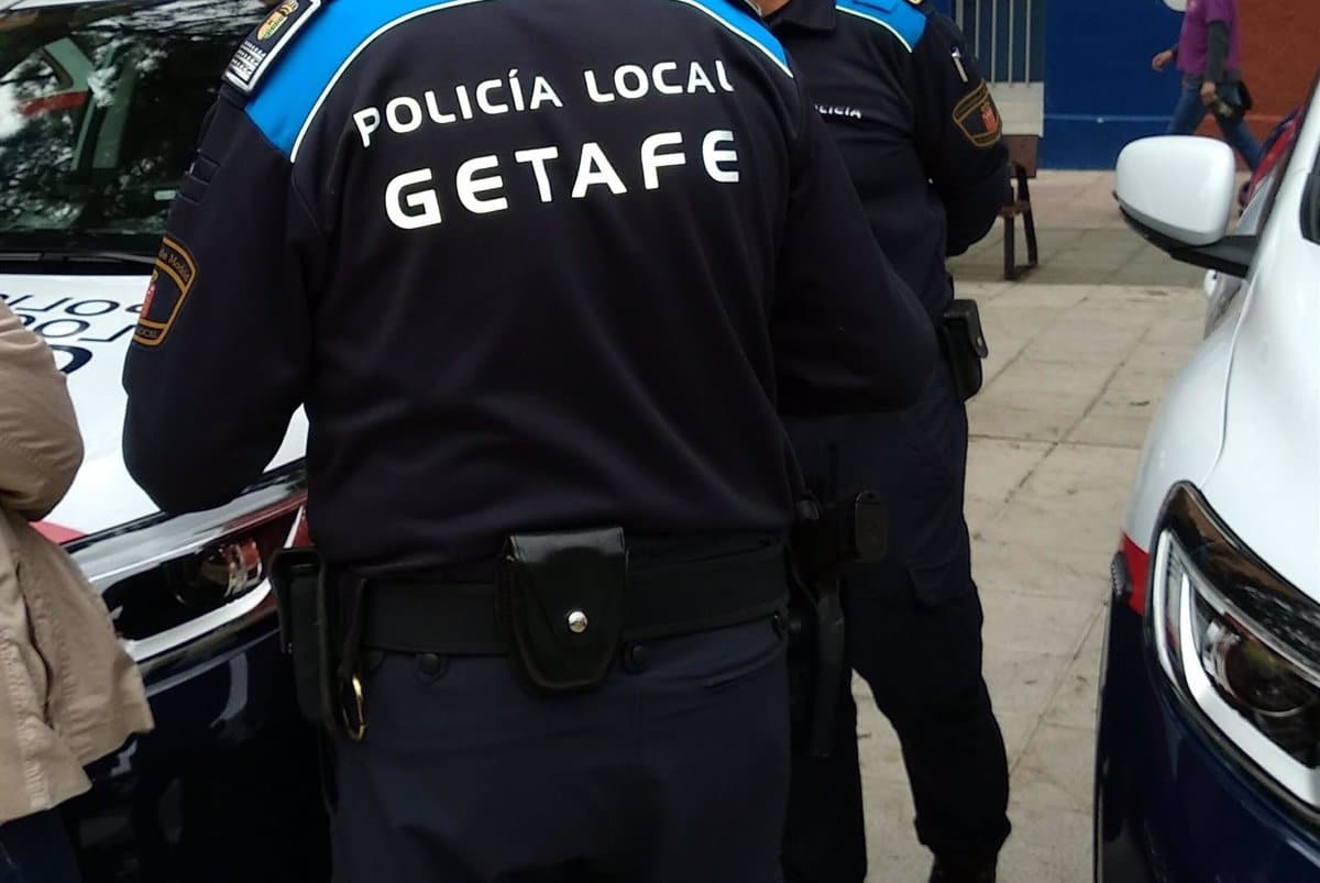 La Policía desaloja un bar por saltarse el toque de queda en Getafe (Madrid)