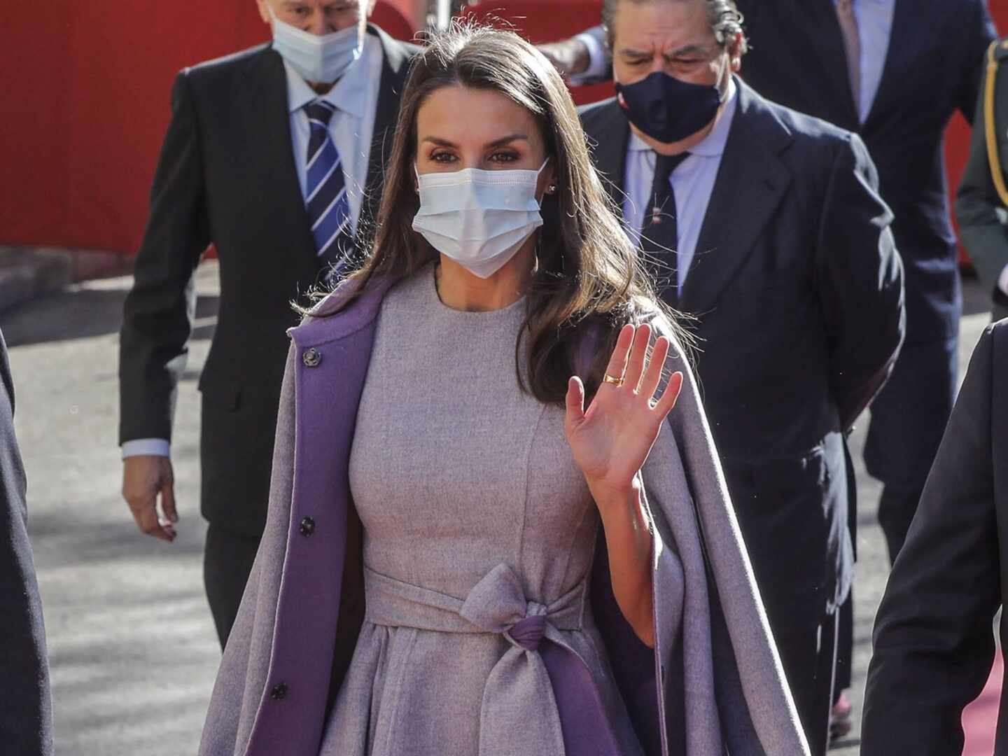 La Reina Letizia sorprende con un elegante y sofisticado look en los Premios Jaume I de Valencia