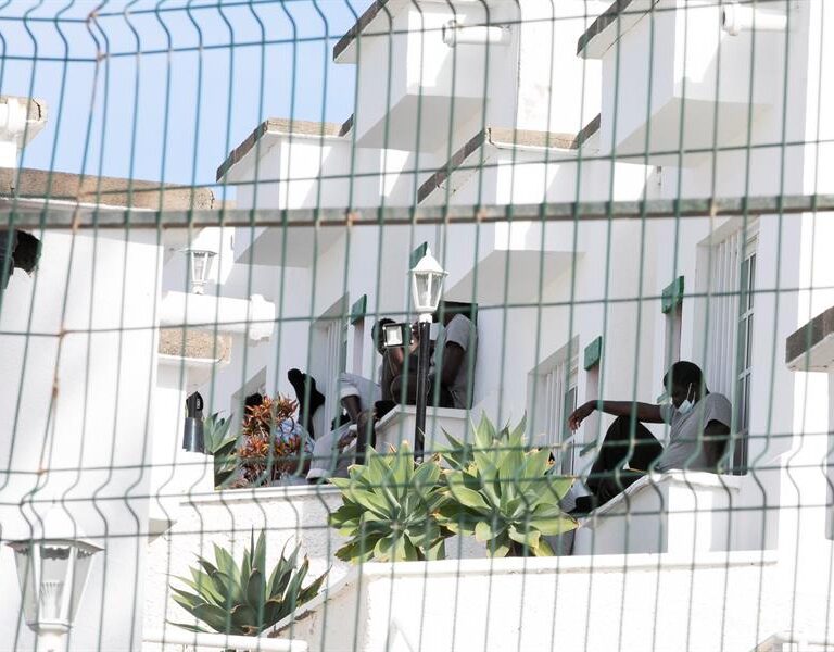 Los hoteleros de Canarias también cargan contra Marlaska: "Es la peor solución para los inmigrantes"