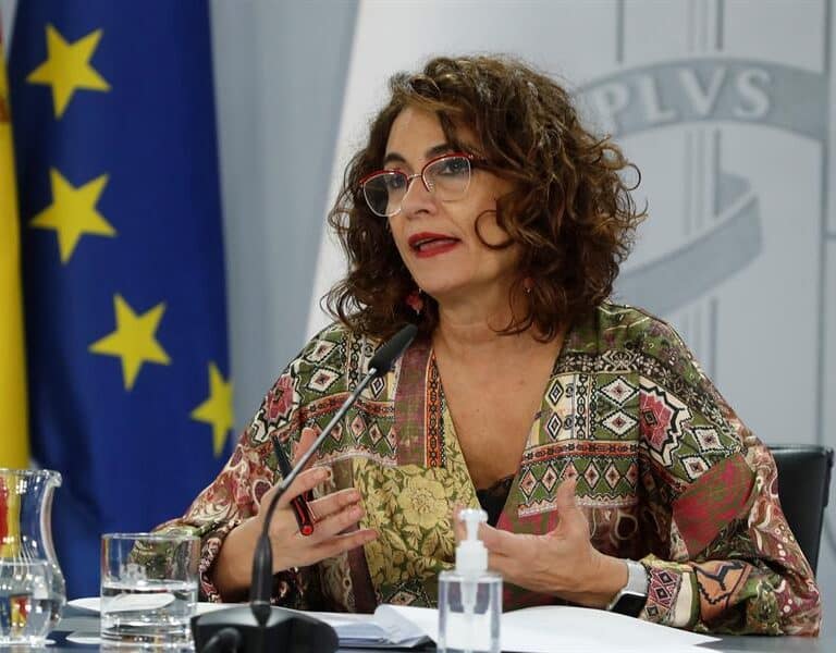 Montero retrasa a finales de año el pacto con Podemos sobre los desahucios