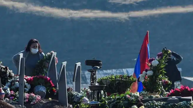 Armenia y Azerbaiyán intercambian cadáveres tras el alto el fuego en Nagorno Karabaj