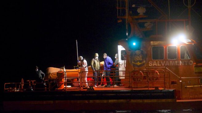 Rescate de nuevas pateras en la costa canaria. Rescate de nuevas pateras en la costa canaria.