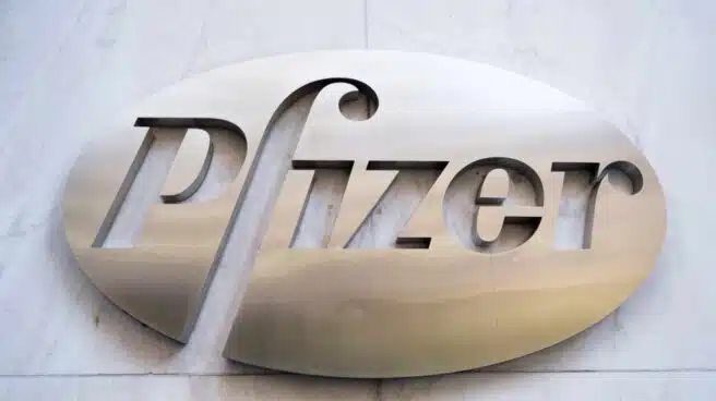 El CEO de Pfizer vendió 5,6 millones en acciones el día que se conoció el avance en la vacuna