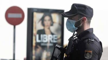 La Policía fija ahora el uso obligatorio de la mascarilla a los agentes en las comisarías