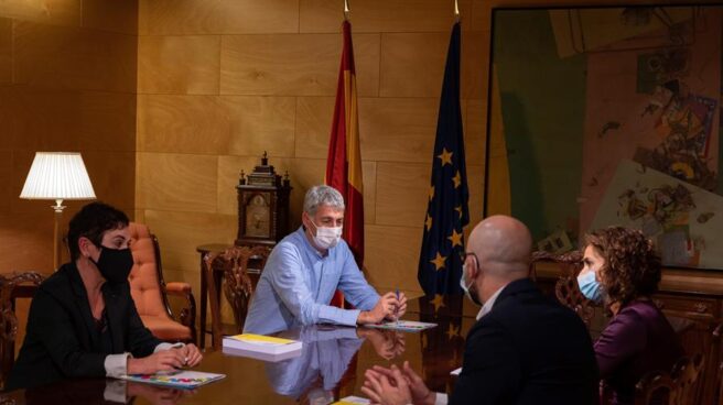 Reunión de María Jesús Montero y Nacho Álvarez con los representantes de Bildu en el Congreso.
