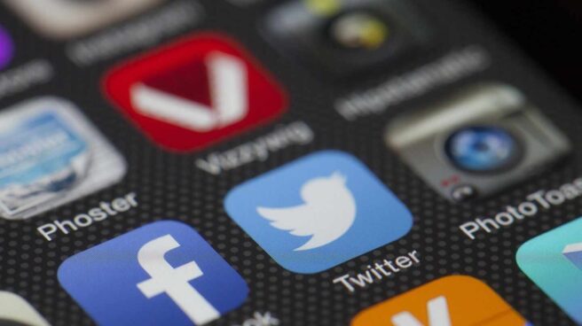 Aplicaciones de Facebook y Twitter. Aplicaciones de Facebook y Twitter.