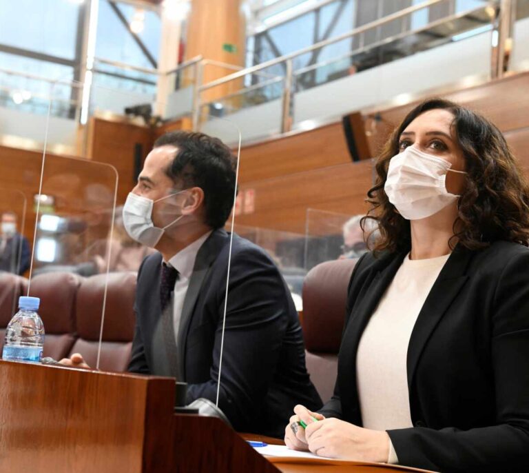 Ayuso sobre los cortes de luz en la Cañada: "Para tener Porsches, bien; para pagar facturas, no"