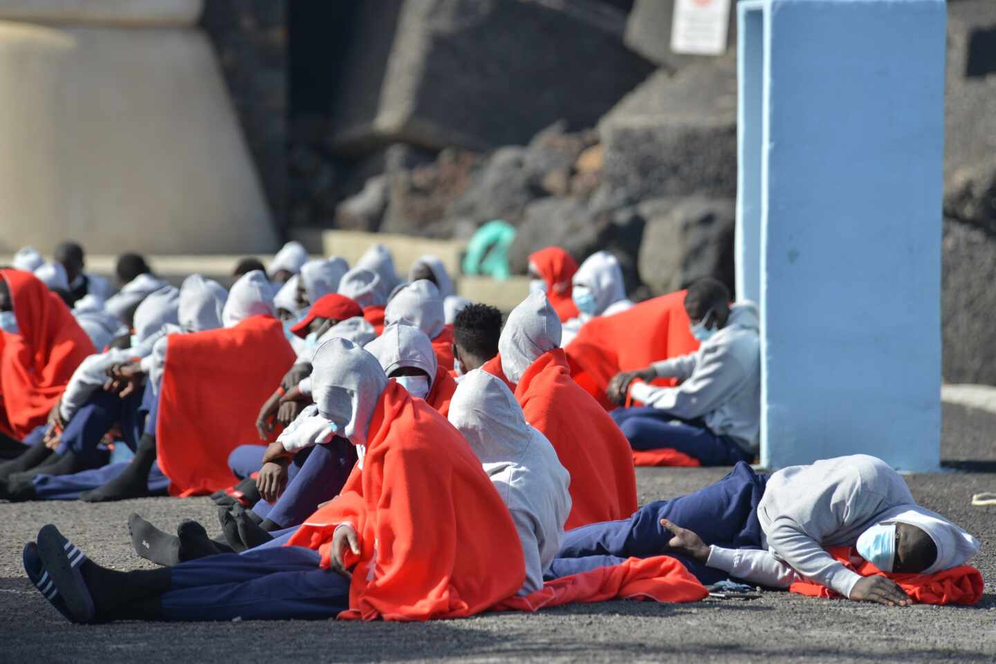 Integrantes de una patera que llegó a La Restinga, en la isla canaria de El Hierro.