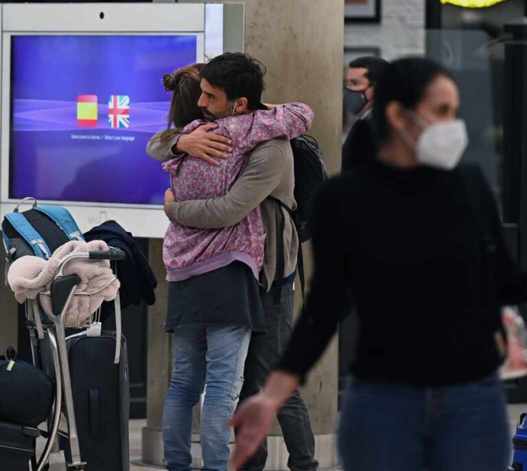 Los expertos creen que la cepa inglesa obligará a endurecer las medidas navideñas