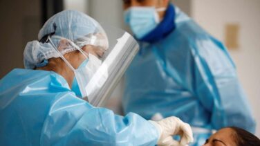 Sanidad registra 17.681 casos y 394 muertes durante el fin de semana
