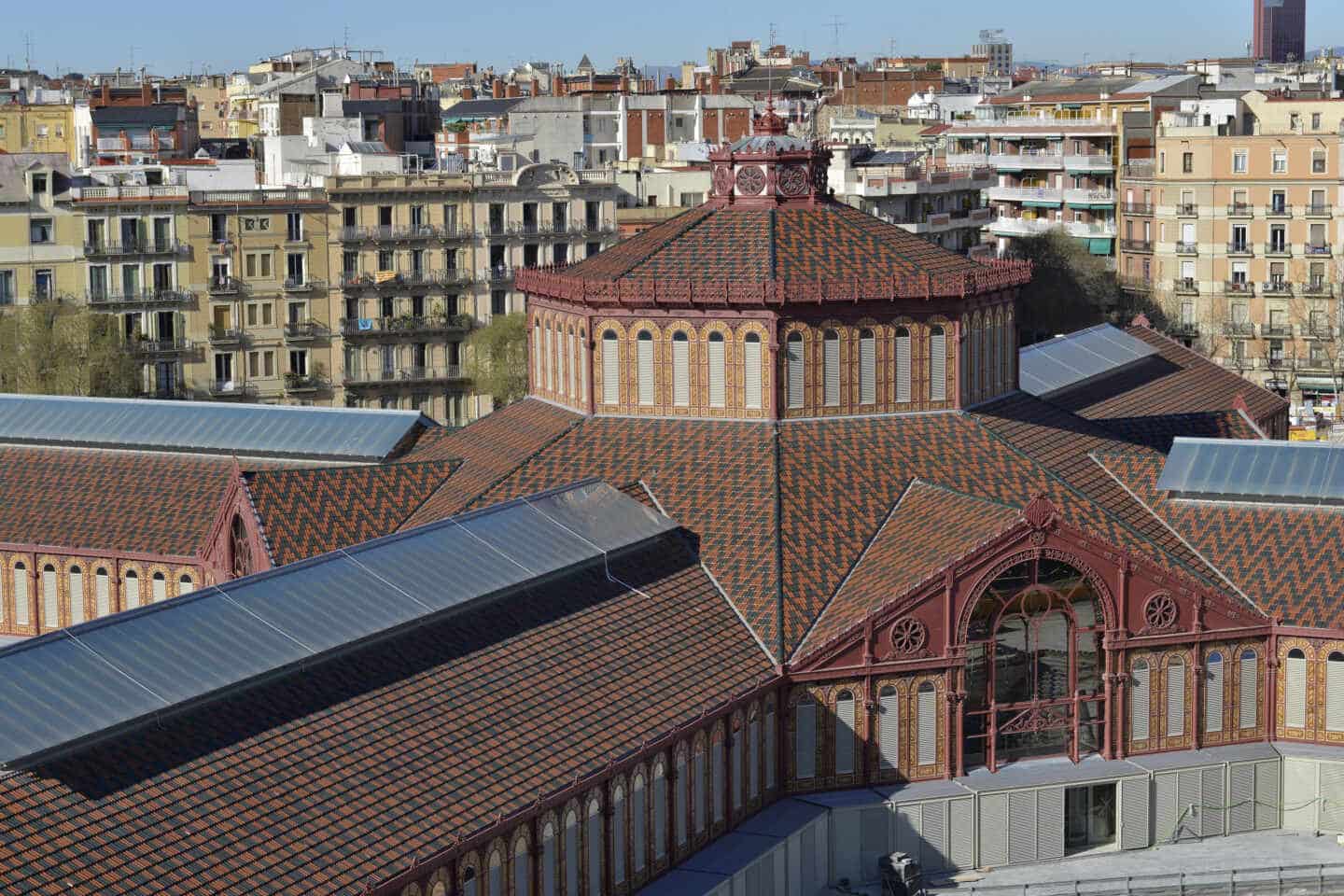 Barcelona permitirá votar en los mercados municipales el 14-F