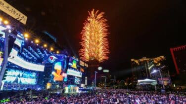 De la euforia en Wuhan al vacío de Madrid: así han recibido las grandes ciudades el 2021