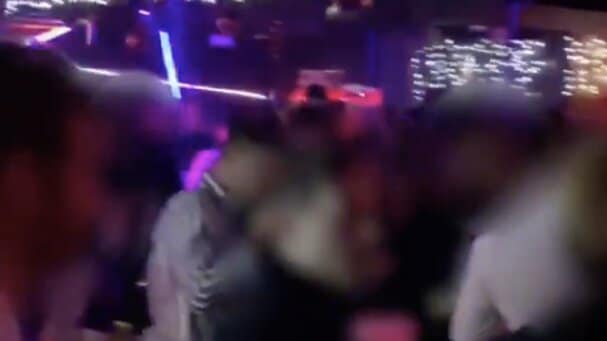 Desalojan una fiesta ilegal en una discoteca de Reus con unas 200 personas sin mascarilla
