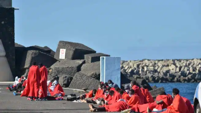 Detenidos en Valencia 16 inmigrantes procedentes de Canarias tras detectarse dos positivos
