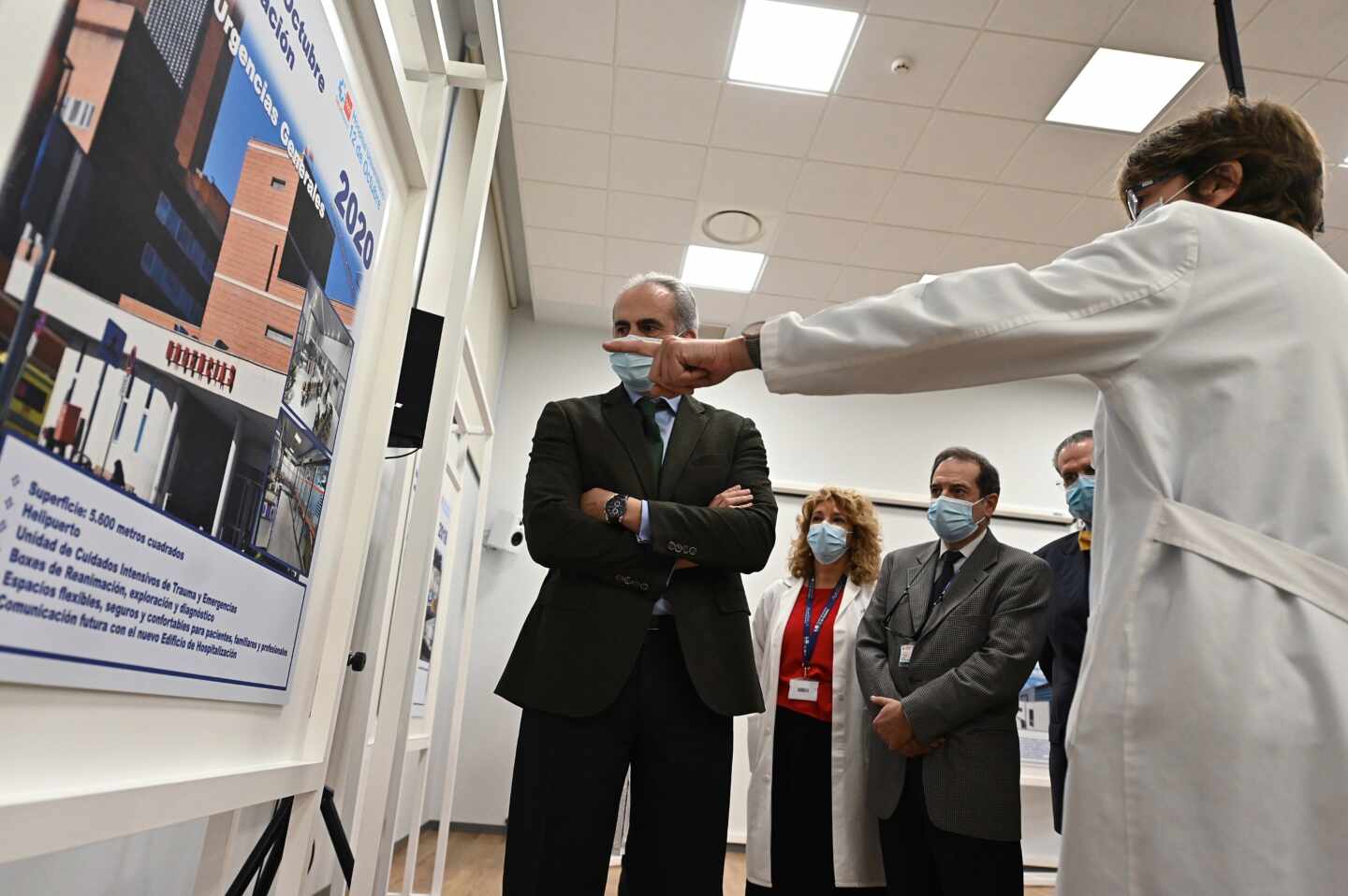 Ruiz Escudero presenta el nuevo edificio del Hospital Universitario 12 de Octubre.