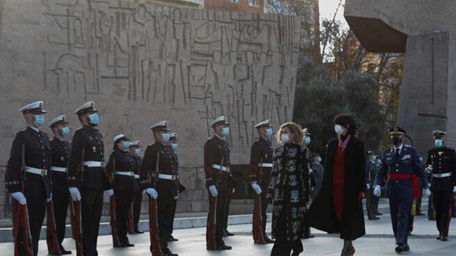 Día de la Constitución: acto oficial de izado de la bandera en Colón.