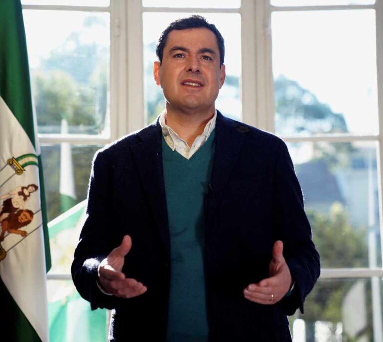 Moreno quiere que la mitad de los andaluces estén vacunados a principios del verano