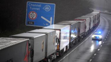 Camioneros españoles atrapados en el sur de Inglaterra: "Nos están tratando como animales"