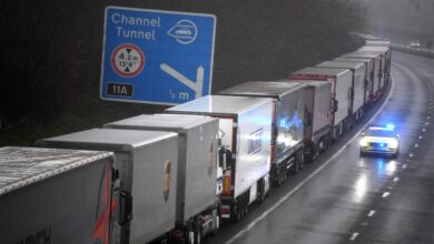 Camioneros españoles atrapados en el sur de Inglaterra: "Nos están tratando como animales"