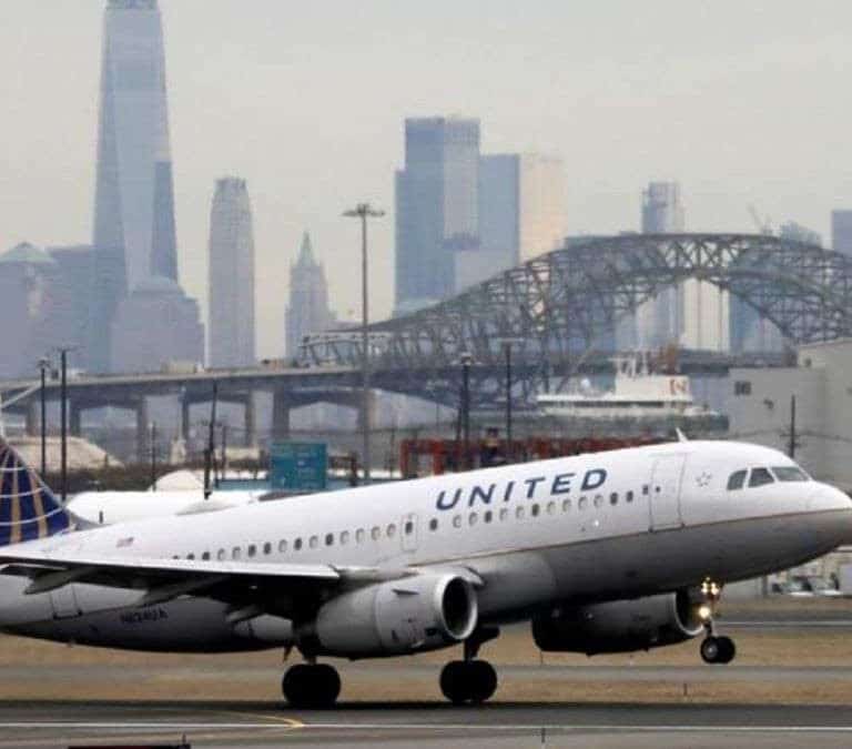 Un pasajero con síntomas de coronavirus muere en pleno vuelo