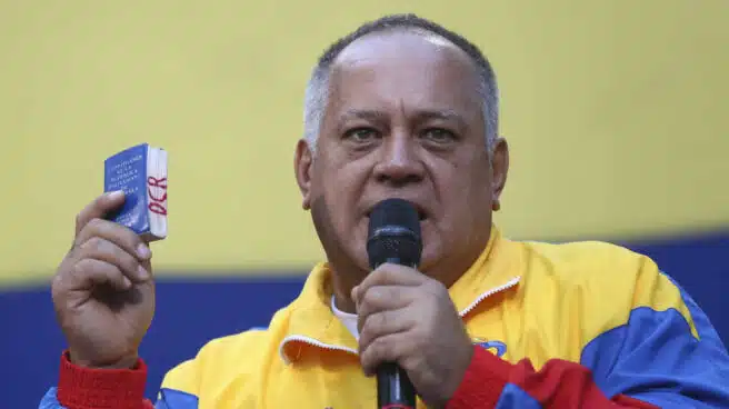 El número dos del chavismo amenaza a los venezolanos: "El que no vote no come"