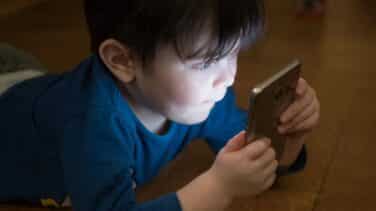 Un niño de 4 años salva a su madre al pedir ayuda a su familia enviando audios por WhatsApp