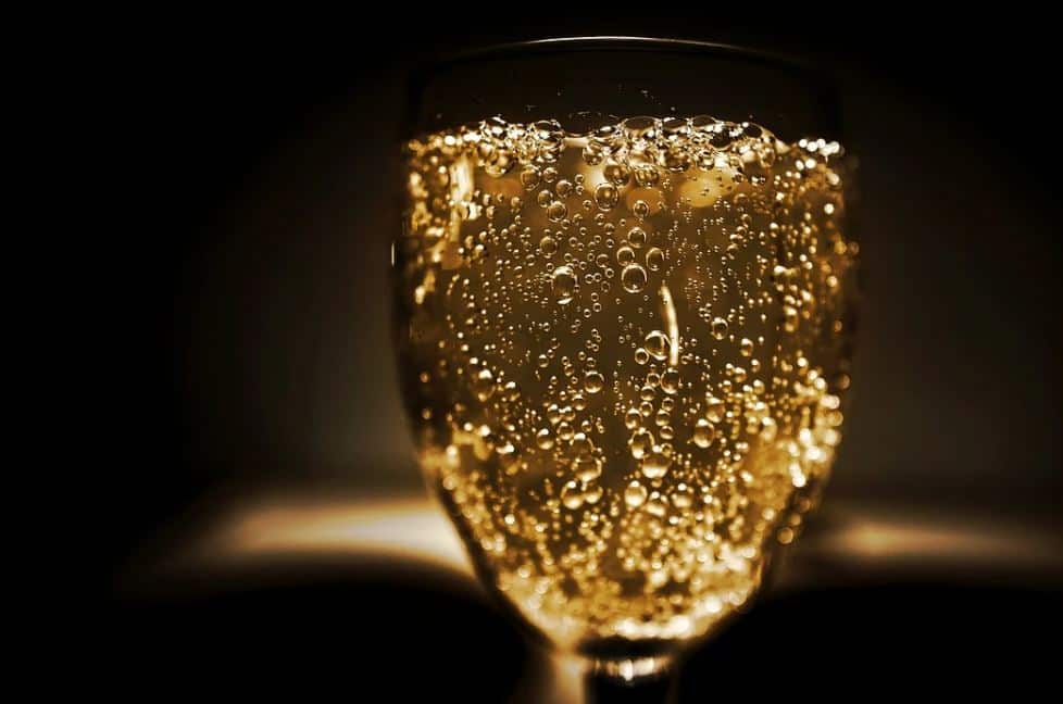 Los cinco rituales de la buena suerte que no puedes olvidar para la última noche del año oro en el champagne