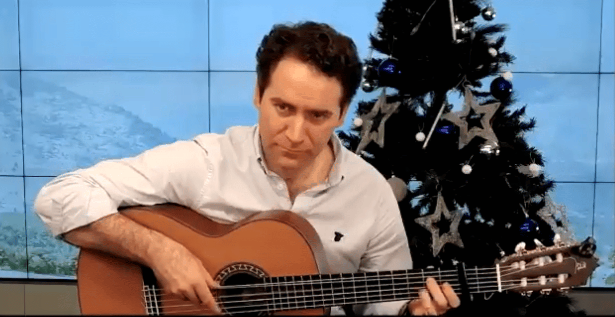 García Egea se pone a la guitarra con 'Navidad Flamenca' para felicitar las fiestas