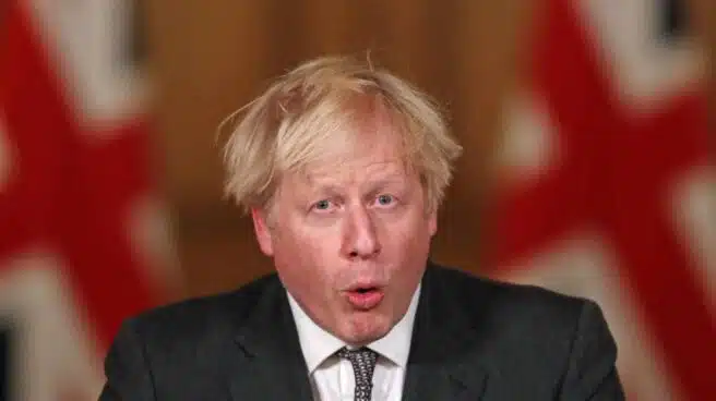 El padre de Boris Johnson pide la ciudadanía francesa y se declara "europeo"