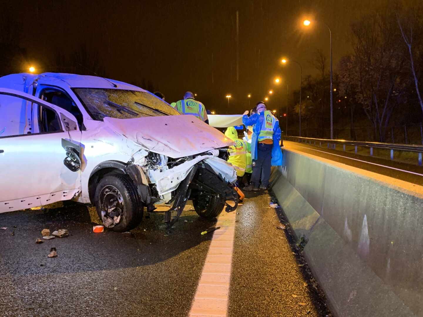 Herido "muy grave" tras chocar con su furgoneta contra la mediana de la M-30