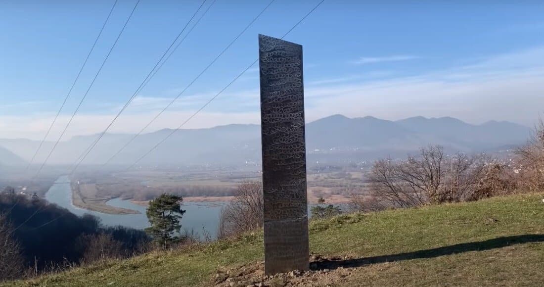 El misterio del monolito continúa: tras desaparecer de Utah hallan otro en Rumanía