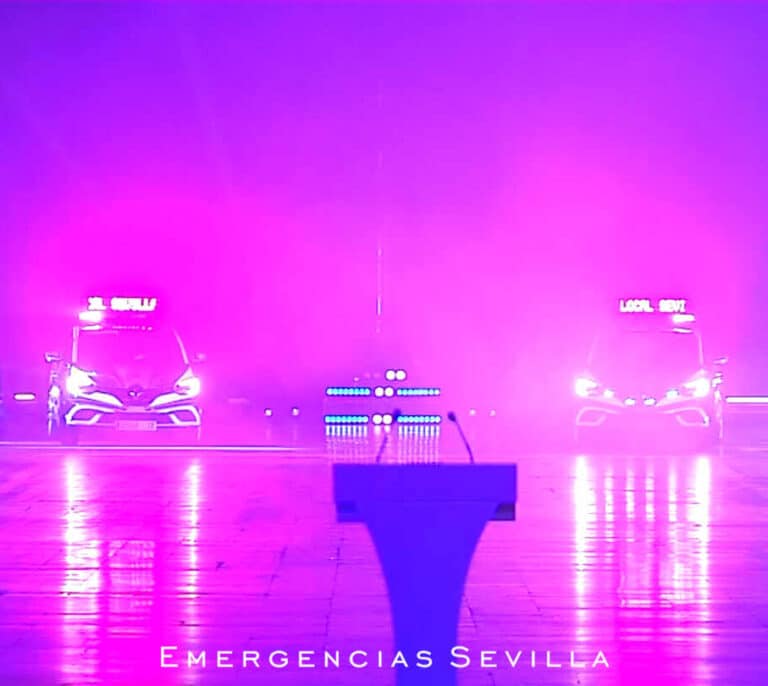 “Parece la discoteca Pachá”: las redes bromean con los nuevos coches de la Policía de Sevilla
