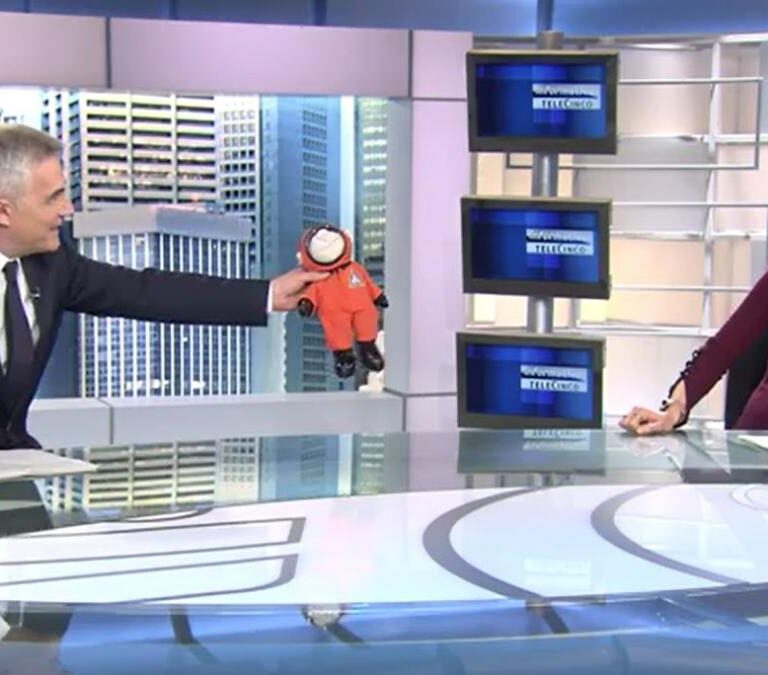 La emotiva sorpresa de David Cantero a Isabel Jiménez en su adiós temporal a 'Informativos Telecinco'