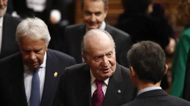 Maniobras en la oscuridad y consenso político: ¿Cómo quitarle la corona a Juan Carlos?