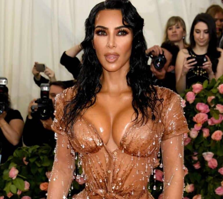 Todas quieren las curvas de las Kardashian: Instagram y el ‘boom’ de la cirugía estética