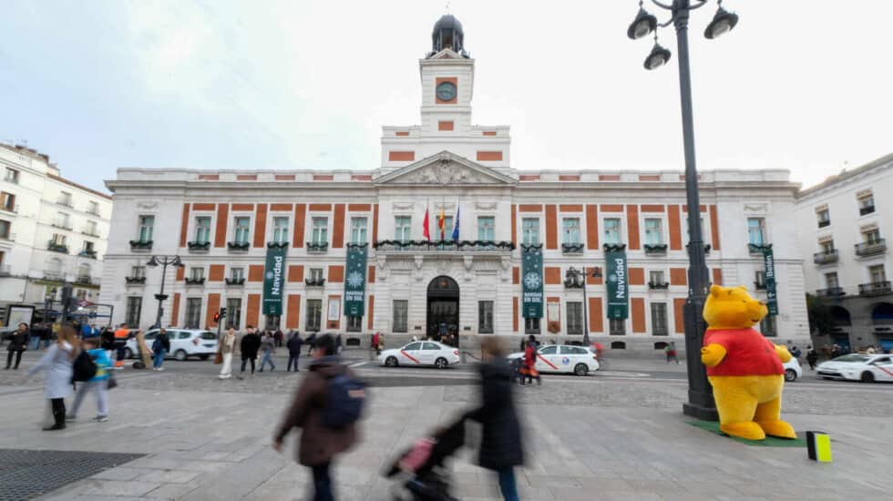 Fachada de la Casa de Correos, situada en la Puerta del Sol, en una imagen de archivo. Fachada de la Casa de Correos, situada en la Puerta del Sol, en una imagen de archivo.