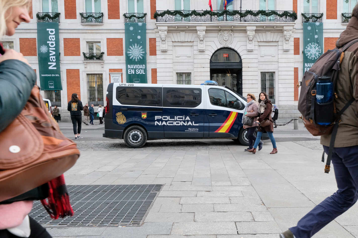 Una furgoneta de la Policía Nacional estacionada en la Plaza del Sol de Madrid