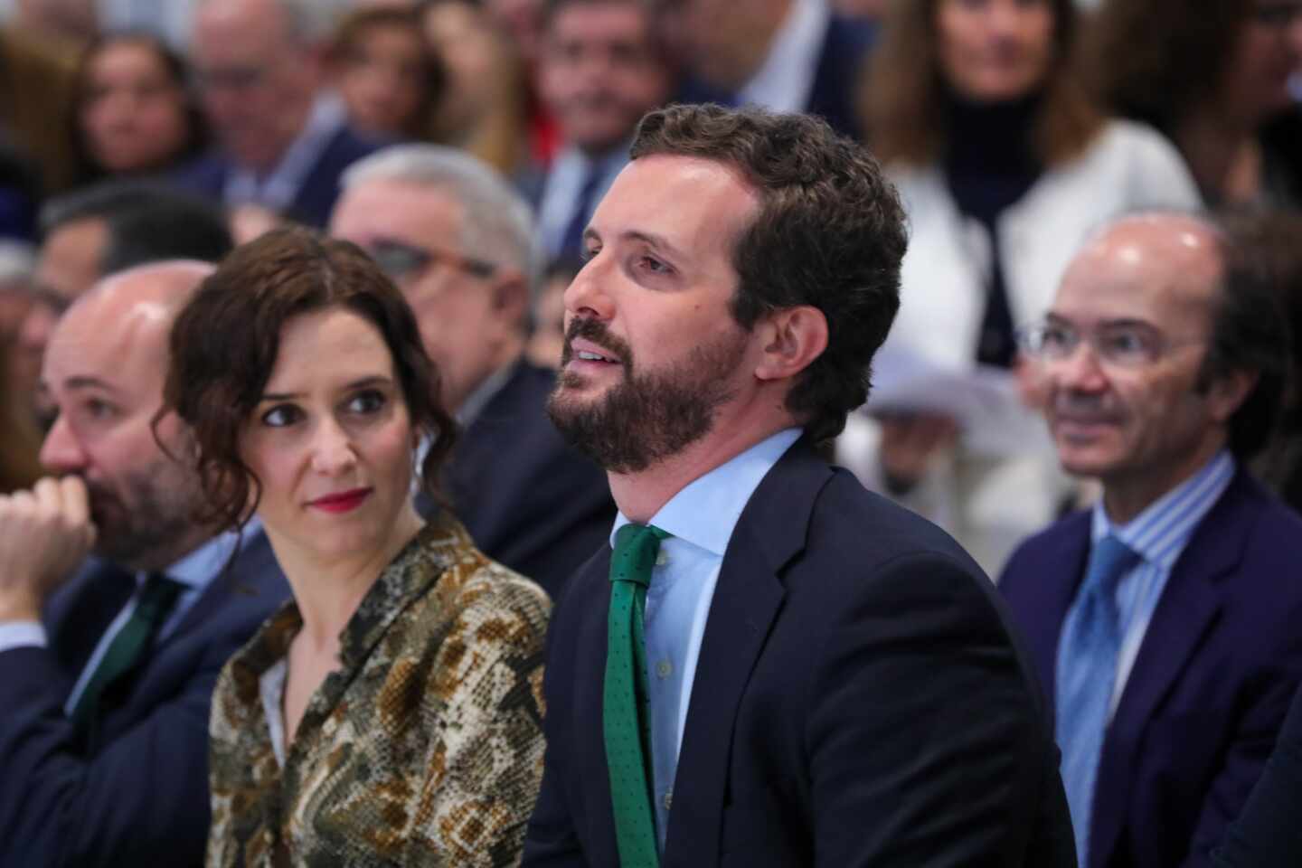 La proyección de Ayuso como referente nacional amenaza el liderazgo de Casado