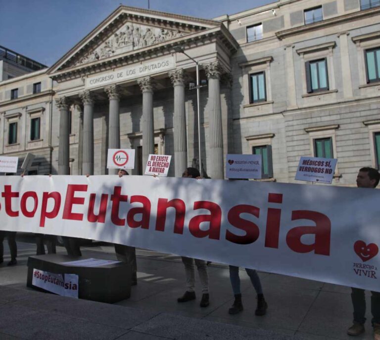 Las claves de la ley de eutanasia que ha aprobado el Congreso